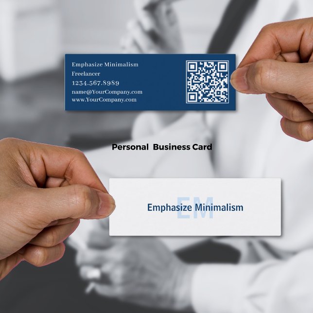 Enkel, minimalistisk blå och vit Initialer Mini Visitkort (Simple Minimalist Blue & White Initials Mini Business Card with QR code)