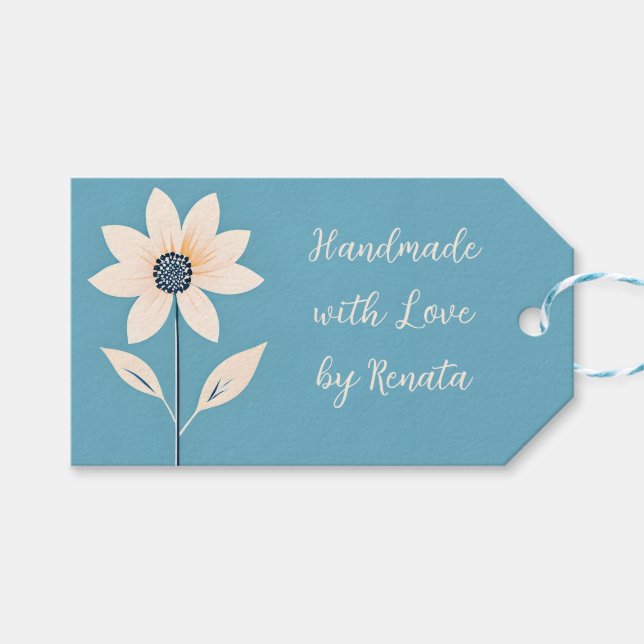 Enkel minimalistisk krämfärgad blomma på blå bakgr presentetikett (Framsidan (Horisontell))