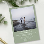 Enkel, minimalistisk Modern Sage Grönt Photo Bröll Inbjudningar<br><div class="desc">Den här bröllopsinbjudan är enkel,  modern,  minimalistisk och vacker. Fyrkantfotot på en sidbakgrund med vit grönt som innehåller all viktig information. Den rena designen är både konstnärlig och elegant.</div>