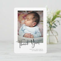 Enkel minimalistisk nyfödd babyfoto
