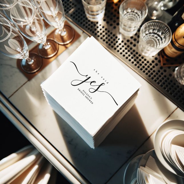 Enkel minimalistisk svartvit Möhippa Pappersservett (She said yes bridal shower napkins)