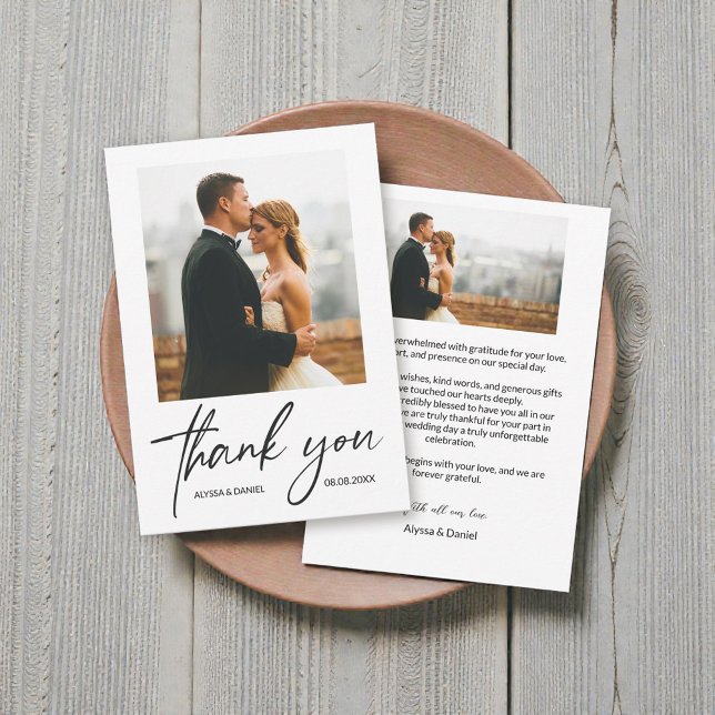 Enkel Modern 2 Bilder Bröllopsnot  Tack Kort (Modern handlettering thank you script with 2 wedding photo and custom message wedding announcement.)