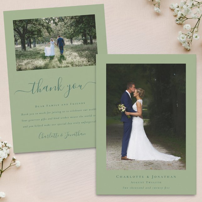 Enkel Modern 2-fotoskanning Grönt Bröllop Tack Kort (Modern Thanks 2 Photo elegant script sage green wedding thank you flat card)