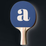 Enkel, modern, blå, fyrkantig retro Monogram inled Pingisracket<br><div class="desc">Enkel,  modern,  blå,  fetstil,  monogram,  första Ping Pong Paddle</div>