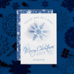 Enkel, modern blå jul, snöflingor, vattenfärg julkort<br><div class="desc">Skicka varmt helgdag önskemål med det här moderna konstnärliga julkortet. Du är en av en typ. Kortet har en enkel men ändå skarp design och visar en delikat pastellblå vattenfärgssnowake på en skarp vit bakgrund. Snyggtens blå skript säger elegant "God jul" parad med ren, modern typografi för anpassadet. Den omvända...</div>