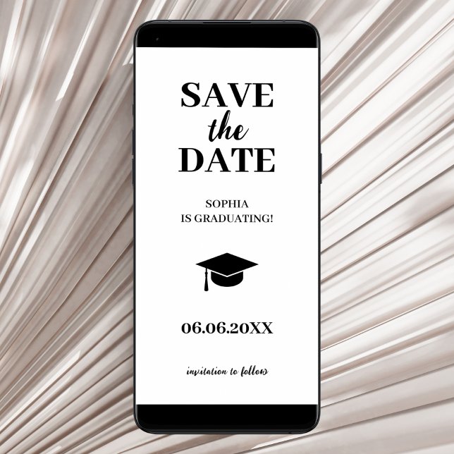 Enkel Modern Black & White Grad Cap Studenten Spara Datumet (graduation save the date card simple minimalist black and white class of 2024)
