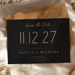 Enkel, modern Chic Bröllop - Spara inte datum som  Spara Datumet<br><div class="desc">En enkel modern besparing av datumkortet. Anpassa den här chicen till svartvitt för att få ditt bröllop-datum,  namn och information.</div>