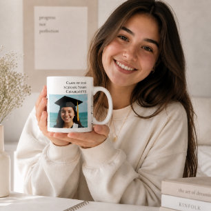 Enkel modern fot examenstudent kaffemugg