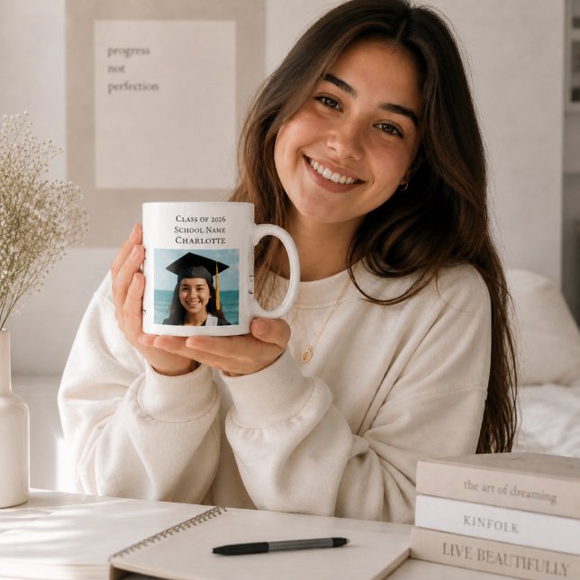 Enkel modern fot examenstudent kaffemugg (Skapare uppladdad)