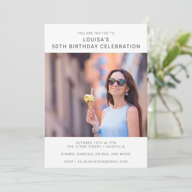 Enkel modern foto 50 Födelsedagsfest inbjudan (Stående Fram)