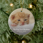 Enkel modern fotokattunge - första jul julgransprydnad keramik<br><div class="desc">Julprydnad med en enkel och ändå elegant design med "Min första jul" tillsammans med din nya kattens namn och år över ett foto på din nya katt. Denna moderna prydnad ger en underbar gåva till alla som har en ny kattunge.</div>
