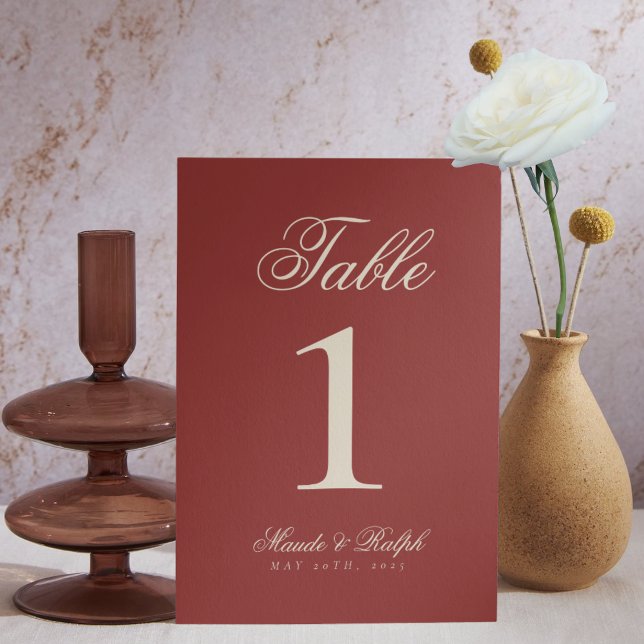 Enkel Modern Gammal Pengar Djärvt Rött Bröllop Bordsnummer (Guide guests to their seats with sophistication using these Old Money Bold Red Wedding Table Numbers)