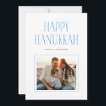 Enkel modern lycklig Hanukkah-typografi foto Julkort<br><div class="desc">Ett modernt Hanukkah-fotokort med enkel design. "Lycklig Hanukkah" är i ett stilrent,  modernt serifferat teckensnitt. 

Ladda upp ditt eget foto. På baksidan av kortet kan du skriva ett längre meddelande.</div>