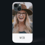 Enkel Modern Monogram Photo Personlig Namn<br><div class="desc">Enkel Modern Monogram Photo Personlig Namn iphone case har ditt favoritfoto med personligens monogram i ett modernt svartfärgat skrivskript på en snyggt vit bakgrund. Designad av ©Evco Studio www.zazzle.com/store/evcostudio</div>