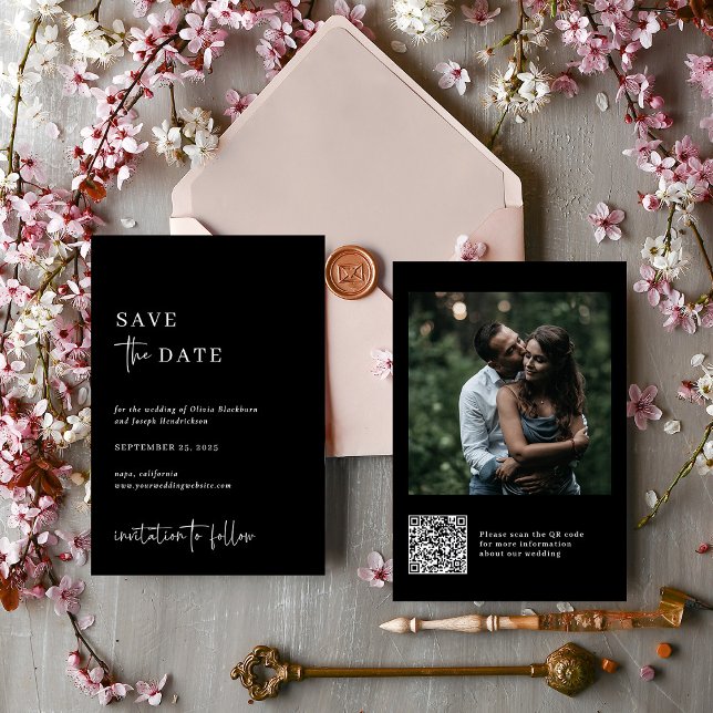 Enkel modern och minimalistisk | Foto Bröllop Spara Datumet (A modern and minimalist dark black wedding save the date card, with your photo and a QR code)