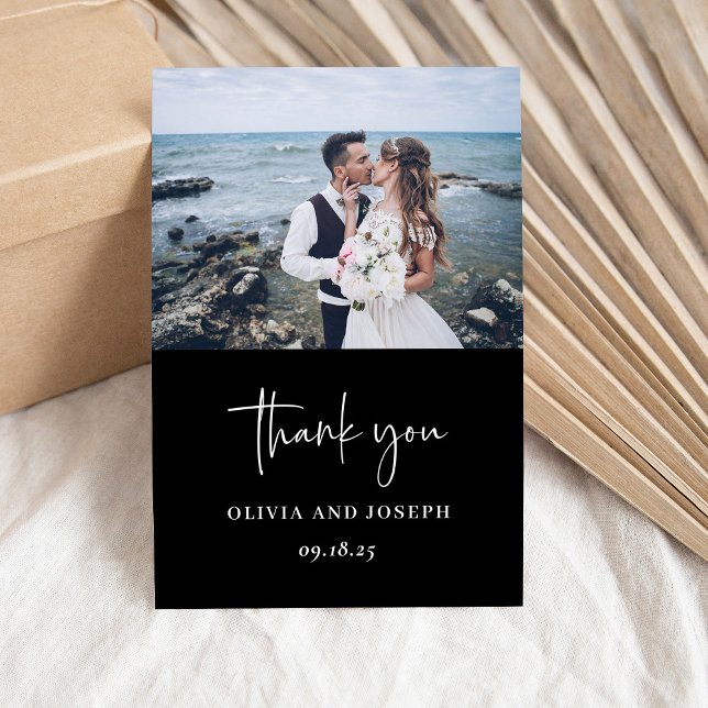 Enkel modern och minimalistisk | Svarta Bröllop Tack Kort (A modern, dark black wedding thank you card with your photo and elegant script)
