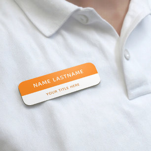 Enkel Modern Orange Vit Titel Pin Magnetisk Namnbricka