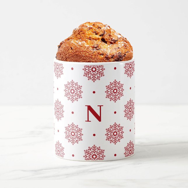 Enkel Modern Red Snöflingor Monogram jul Kaffemugg (Modern minimalist Christmas gift. Monogram mug with floral snowflake pattern in red and white.)