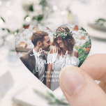 Enkel Modern stil och Photo Bröllop Tack Hjärtformat Klistermärke<br><div class="desc">Lägg till en personlig i elegant till bröllop tack vare att du har kort och party favors med anpassningsbar fotohjärtformade klistermärken/kuvertförseglingar. Bild och alla formuleringar i den här mallen är enkla att anpassa. "Tack" kan ändras till kärlek och tack, välkommen, parets initialer, annan text, eller så kan den strykas helt...</div>