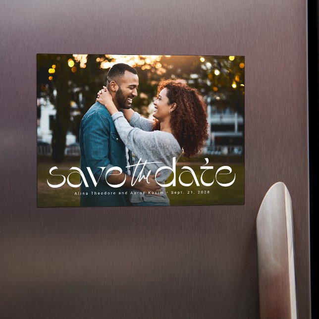 Enkel, modern, unik typbild sparar datumet magnetisk inbjudningskort (Skapare uppladdad)