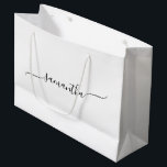 Enkel namnunderskrift med sväng<br><div class="desc">Skapa din egen personliga eller monogrammarkerade stora presentpåse till dina brudtjejer.
Anpassa färgen eller storleken på den moderna minimalistiska svängen med handskriven kalligrafisk stil och storlek efter behov.
Ändra bakgrundsfärgen eller textfärgerna för att matcha din bröllomspalett.</div>