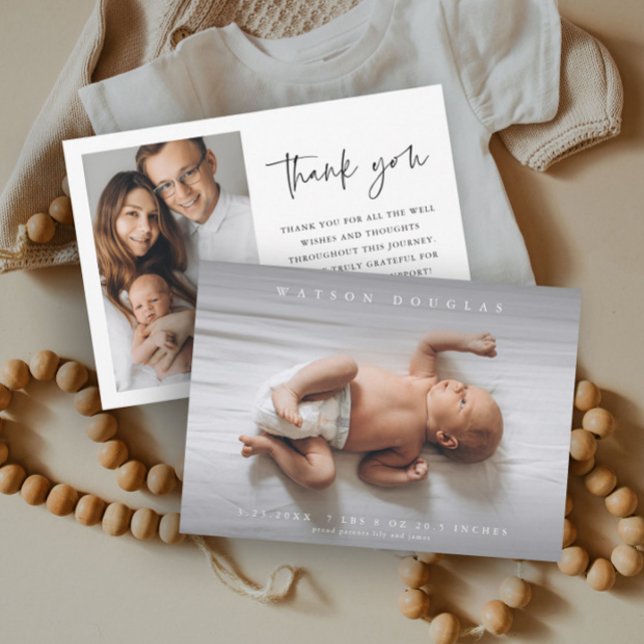 Enkel nyfödd baby fotobarnsbarn Födelse Meddelande (Simple minimalist newborn baby photo birth announcement thank you card.)
