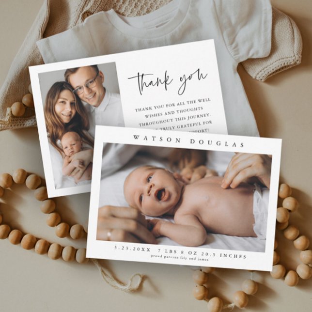 Enkel nyfödd baby fotobirth meddelande (Simple minimalist newborn baby photo birth announcement thank you card.)