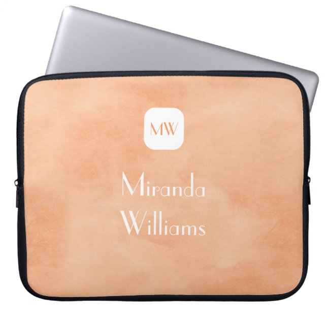 Enkel och Chic Peach Orange Monogram med Namn Laptop Sleeve (Framsidan)