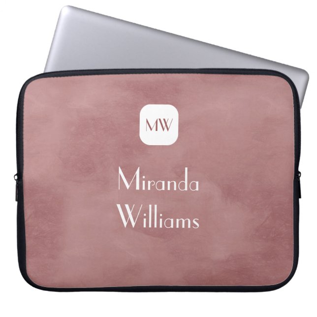 Enkel och Chic Rosy Brown Monogram med Namn Laptop Sleeve (Framsidan)