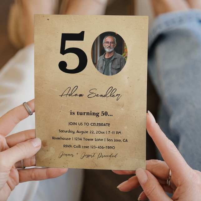 Enkel och elegant 50:e Födelsedagsfesten Rustic Inbjudningar (Skapare uppladdad)