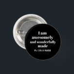 Enkel positiv bibelbekräftelse Christian Black Knapp<br><div class="desc">Denna enkla och meningsfulla knapp har en kraftfull bibelvers från Bok i Psalm.</div>