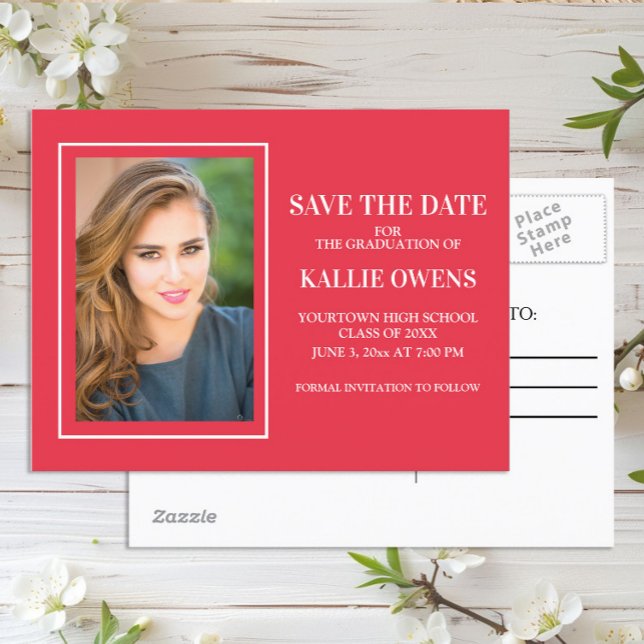 Enkel röd-vit examens Save the Date Meddelande Vykort (Red graduation photo Save the Date postcard)
