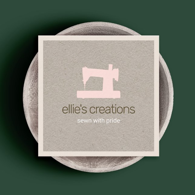 Enkel Rosa Sewing Maskin Seamstress Kraft Fyrkantigt Visitkort (Skapare uppladdad)