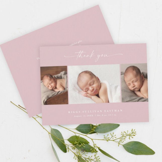 Enkel rosa skript fotokollagebebis tack kort (Elegant script dusty pink 3 photo baby thank you card announcements.)