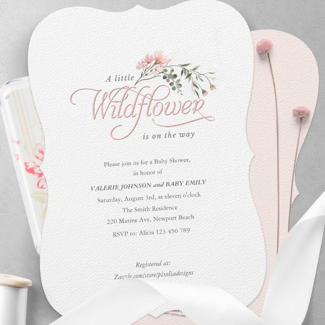 Enkel rosa Wildblomma med elegantens kalligrafi Inbjudningar (Simple Elegant Calligraphy, A little wildflower, pink baby girl shower invitation.)