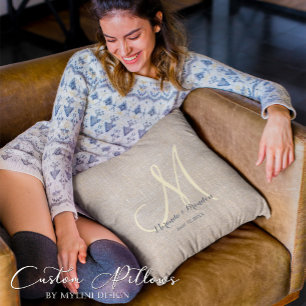 Enkel Rustic Beige Burlap Monogrammad Kudde