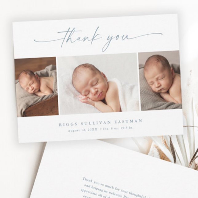 Enkel script fotokollage Baby Tack Kort (Elegant Dusty Blue Script 3 Photo Collage Baby Thank You Cards.)