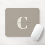 Enkel Snyggt Chic Monogram Namn i Taupe Brown Musmatta<br><div class="desc">Enkel Snyggt Chic Monogram Namn i Taupe Brown Mouse Pad</div>