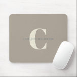 Enkel Snyggt Chic Monogram Namn i Taupe Brown Musmatta<br><div class="desc">Enkel Snyggt Chic Monogram Namn i Taupe Brown Mouse Pad</div>