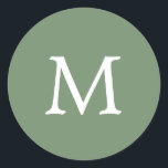 Enkel solid Färg Garden Grönt Monogram Bröllop Runt Klistermärke<br><div class="desc">Enkel,  fast,  elegant färg-bröllopsmärken med ditt första monogram,  i ett vitt serif-teckensnitt över en grönt i trädgården. Denna grundläggande och tydliga utformning är perfekten för ett minimalistiskt stil. Dessa chic- och snyggtar gör underbara förseglingar.</div>