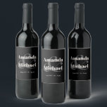 Enkel svart, modern, minimalistisk Bröllop Vinflaska Etikett<br><div class="desc">Den här klassiska svarta vin-etiketten är enkel och snyggt och har en fetstil som gör att den har en stor snyggt som går med deras namn. Den här contemporaryn är parad med en enkel text som visar datumet bröllop. Resultatet är ett smakfullt minimalistiskt utseende med modernt sinne och en fokusering...</div>