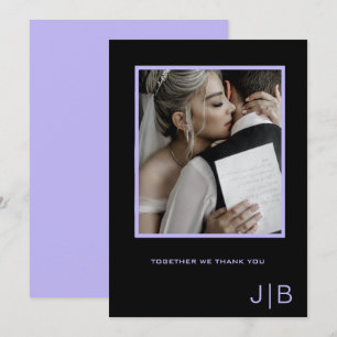 Enkel svart och lavendel monogram fotoframställnin tack kort