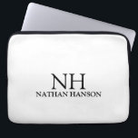 Enkel svart och vit monogram Modern<br><div class="desc">Modern laptop sleeve har en enkel och minimal svart och vit design med ett fet teckensnitt i ditt monogram tillsammans med ditt namn.</div>