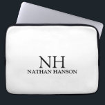 Enkel svart och vit monogram Modern Laptop Fodral<br><div class="desc">Modern laptop sleeve har en enkel och minimal svart och vit design med ett fet teckensnitt i ditt monogram tillsammans med ditt namn.</div>