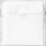 Enkel svart och vit ren Bröllop Runt Klistermärke<br><div class="desc">Moderna bröllopsmärken med enkel design med klassiskt serif- och elegant-skript typsnitt. Utformningen omfattar "kärlek och tack" och ditt namn och bröllop-datum.</div>