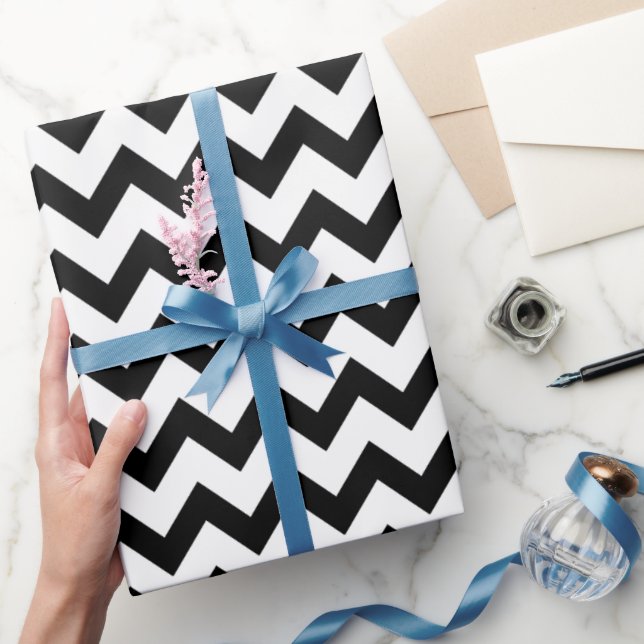 Enkel svart-vit chevron-mönster presentpapper (Gifting)