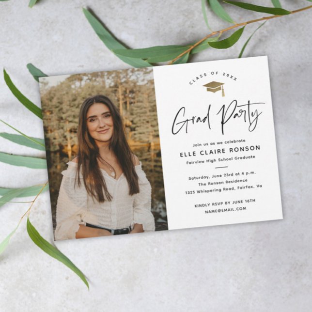 Enkel Svart & Vit Foto-Examenfest Inbjudningar (Modern script black and white photo graduation party invitation.)
