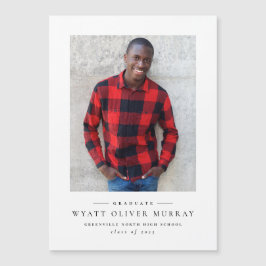 Enkel svartvit studenten-annonsmagnet