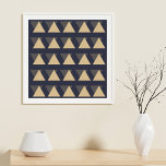 Enkel triangel Mönster i Guld och kol-Grått Poster<br><div class="desc">Ett modernt,  minimalt geometriskt mönster av trianglar i grått av kol och en söt guldgult färg. Klicka bara på Anpassa om du vill ändra bakgrunden till färg eller lägga till text eller bilder. Kontakta mig med frågor eller förfrågningar.</div>