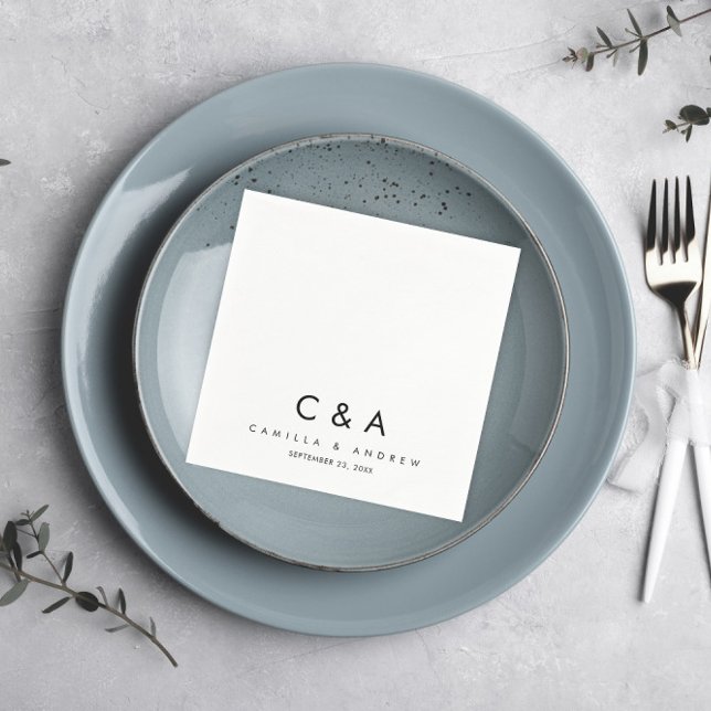 Enkel typ Svartvitt Bröllop Monogram Pappersservett (Simple Modern Black and White Wedding Monogram Cocktail Hour Party Napkins with Names and Date.)